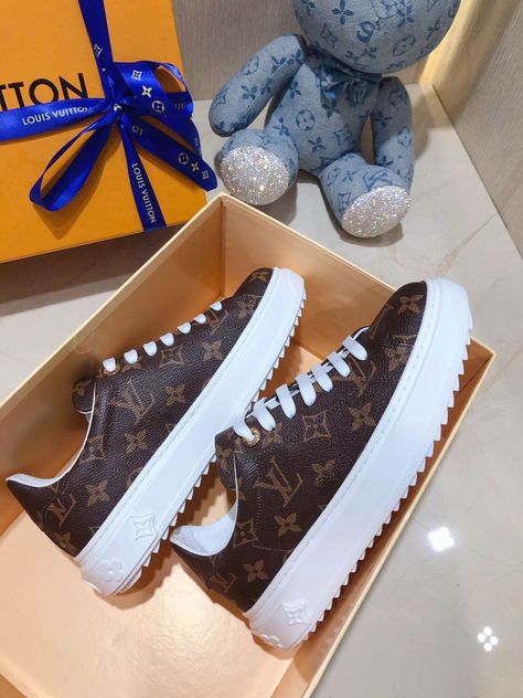 Louie Vuttion Shoes, Lv Shoes Women, Louis Vuitton Sneakers Women, Pink Sneakers Outfit, Designer Sneakers Women, Vuitton Outfit, Casual Shoes Women Sneakers, Louis Vuitton Shoes Sneakers, Louis Vuitton Sneakers