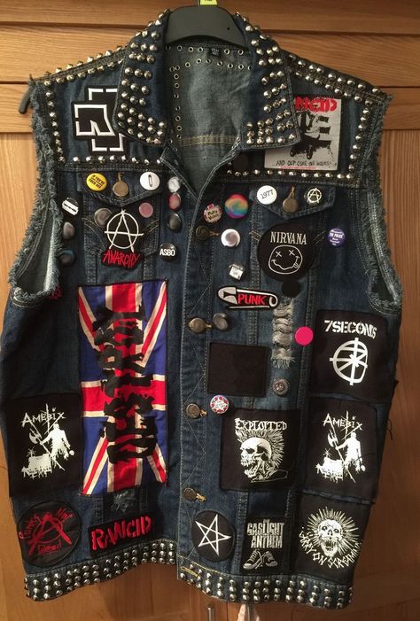 Diy Punk Clothes, Diy Fashion Ideas, Ropa Punk Rock, Punk Mode, Punk Diy, Punk Fashion Diy, Punk Jacket, Mode Rock, Punk Culture