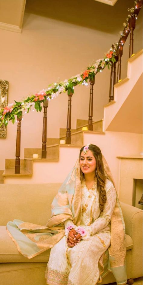 Simple Engagement Dress For Bride Pakistani, Bat Pakki Ideas, Baat Pakki Snapchat, Baat Pakki Dress, Baat Pakki Outfit, Baat Pakki Ideas, Simple Engagement Dress, Mayo Dress, Nikkah Decor