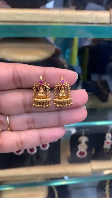 South Indian Gold Earrings, Indian Gold Earrings, Gold Jewelry Prom, Gold Earrings For Kids, Coral Jewelry Set, Beautiful Gold Rings, Gold Jewels Design, Gold Bangles For Women, New Gold Jewellery Designs