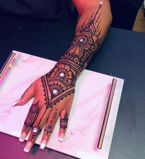 Full Sleeve Henna Tattoo, Henna Designs Arm Sleeve, Henna Designs Hand Arabic, Henna Sleeve Tattoos For Women, Prom Henna, Full Arm Henna, Henna Back Tattoo, Hannah Designs, Henna Arm Tattoo