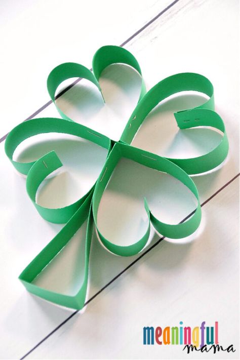 Simple Paper Four Leaf Clover Craft for St. Patrick's Day Four Leaf Clover Craft, Diy 4 Leaf Clover, Four Leaf Clover Origami, Paper Four Leaf Clover, 4 Leaf Clover Activities, Four Leaf Clover Paper Craft, Four Leaf Clover Preschool Art, Clover Craft, Smashed Peas