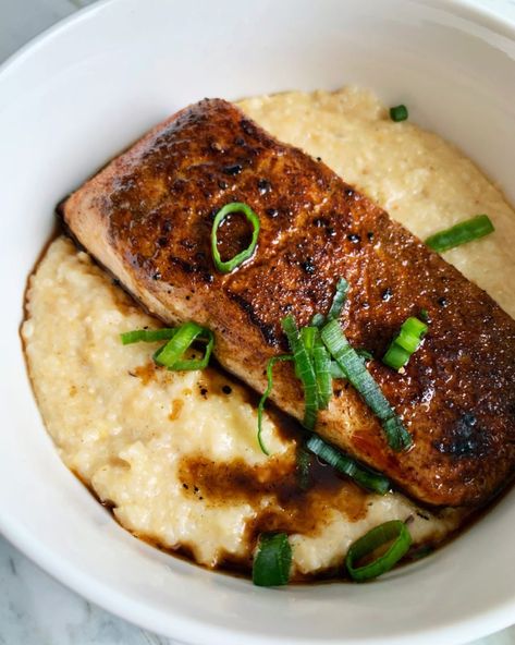 Salmon Grits Recipe, Blackened Salmon And Grits, Salmon And Grits Breakfast, Grits Dinner Recipe, Salmon And Grits Recipes, Salmon Grits, Salmon And Grits, Cheddar Grits Recipe, Fish And Grits