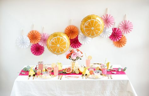 Bridal Shower Ideas Cookies, Citrus Hens Theme, Bright Flower Bridal Shower Theme, Citrus Bridal Shower Favors, Citrus Themed Bridal Shower Ideas, Citrus And Sunset Theme, Bride To Be Ideas, She Found Her Main Squeeze Bridal Party Oranges, Citrus And Sunset Bridal Shower Theme