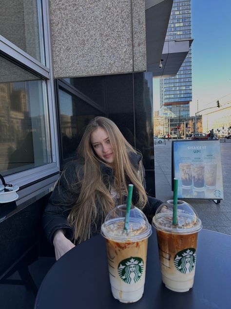 Starbucks Aesthetic Photo, Starbucks Girl Aesthetic, Hanna Uwu, Starbucks Girl, Cafe Artwork, Artist Way, Starbucks Aesthetic, Coffee Style, Love Writing