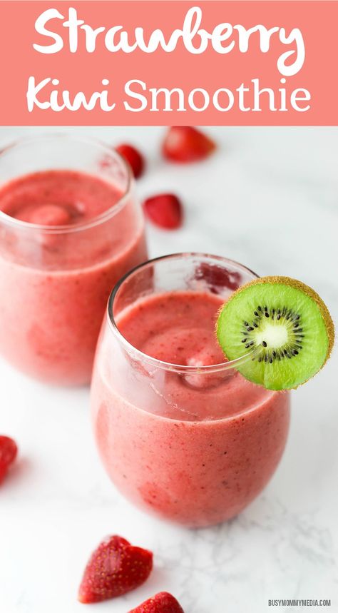 Strawberry Kiwi Smoothie Smoothie Meals, Strawberry Kiwi Smoothie, Yum Drinks, Menu Sarapan Sehat, Resep Smoothie, Kiwi Smoothie, Smoothie Detox, Strawberry Kiwi, Pineapple Smoothie