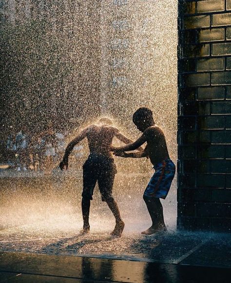 Playing Under the Rain 💦 by @ksears_⠀ #fubiz #photography #art #inspiration⠀⠀⠀⠀⠀ Mention @fubiz if you want to be featured on our Instagram Playing In The Rain, Street Photography Tips, Human Photography, Photography Themes, Street Portrait, Boys Playing, Street Photographers, Street Photo, Urban Photography