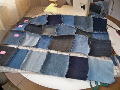 Denim Throw Blanket, Rag Quilt Instructions, Recycling Jeans, Denim Rag Quilt, Denim Quilt Patterns, Repurposed Jeans, Denim Blanket, Denim Quilts, Blue Jean Quilts