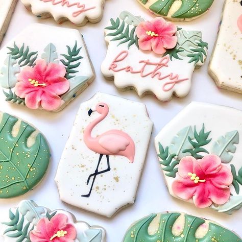 Flamingo Cookies Decorated, Vacation Cookies, Flamingo Cookies, Tropical Cookies, Flower Sugar Cookies, Cookie Recipes Decorating, Sugar Cookie Cakes, Crazy Cookies, Leaf Cookies