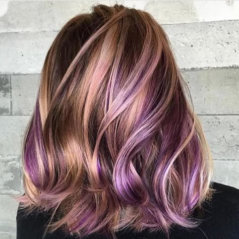 Autumn Hair Color Ideas, Highlight Hairstyle, Highlights Copper, Autumn Hair Color, Trendy Highlights, Pink And Purple Hair, Purple Hair Highlights, Autumn Hair, Peekaboo Hair