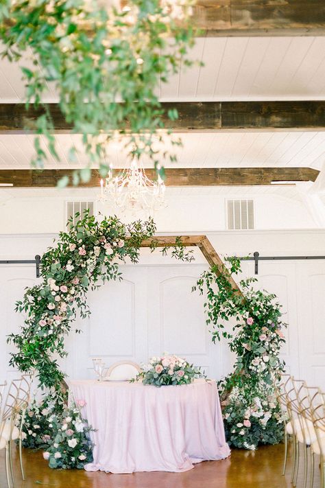 Hexagon Arch Sweetheart Table, Wedding Octagon Arch Flowers, Octagon Arbor Wedding, Hexagon Wedding Backdrop, Octagon Arch Wedding, Hexagon Wedding Arch Flowers, Hexagon Backdrop Wedding, Octagon Wedding Arch, Hexagon Arbor