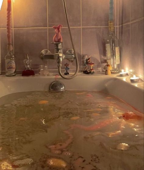 Spiritual Bath Aesthetic, Mermaid Core Bedroom, Aesthetic Bath Tub, Milk Bath Aesthetic, Kali Core, Fancy Bath, Aesthetic Bath, Aphrodite Aesthetic, Bath Aesthetic