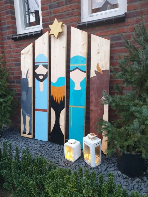 Diy Yard Nativity, Pallet Nativity Scene, Pallet Nativity, Advent Crafts, Diy Nativity, Halloween Wood Crafts, Ideas Navidad, Handmade Christmas Crafts, Easy Christmas Decorations