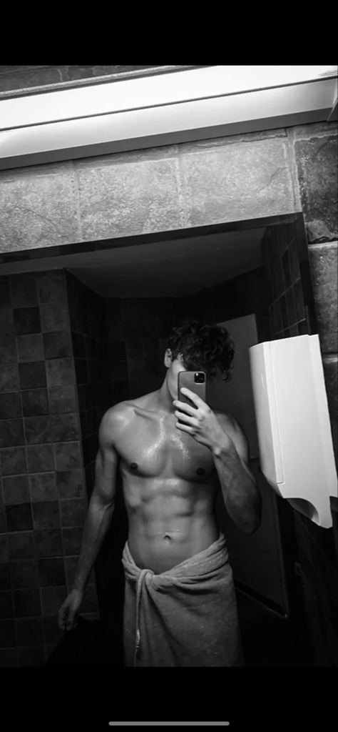 Guy Bed Selfie, Man Sixpack Mirror, Guy Abs Mirror Selfie, Abs Men Photoshoot Mirror, After Shower Mirror Pics, Sixpack Mirror Selfie, Man Mirror Selfie, Miles Fuchs, Abs Snapchat