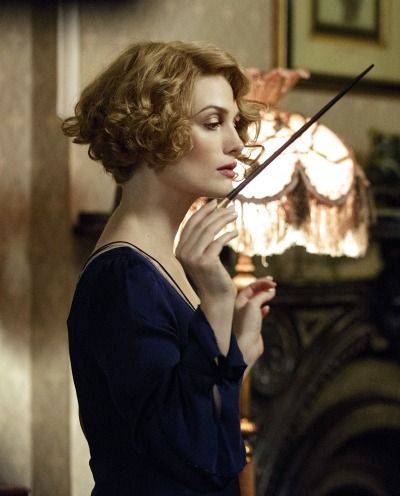 The Enchanted Garden Queenie Fantastic Beasts, Fantastic Beasts Queenie, Them Aesthetic, Cute Short Curly Hairstyles, Hairstyles Halloween, Alison Sudol, Men Prom, Queenie Goldstein, Halloween Hairstyles