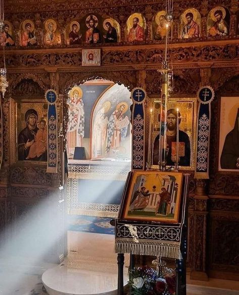 Traditional Catholicism, Orthodox Prayers, Church Interior Design, Church Aesthetic, Eastern Orthodox Church, Orthodox Christian Icons, Jesus And Mary Pictures, Jesus Christ Art, Russian Orthodox