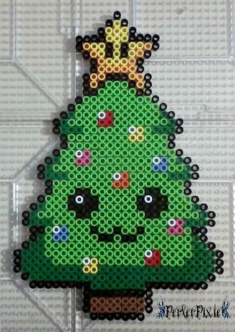 Christmas Tree Hama Beads, Christmas Beads Patterns, Christmas Tree Perler Beads, Peeler Bead Christmas, Perler Beads Ideas Christmas, Christmas Perler Bead Ideas, Hama Christmas Pattern, Christmas Hama Beads Pattern, Fuse Beads Christmas