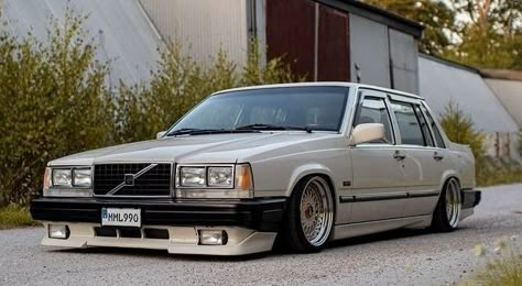 Old Volvo Cars, Volvo Wallpaper, Jdm 90s, Old Volvo, Volvo Wagon, Volvo 740, Cars Jdm, Volvo Cars, Car Wallpaper