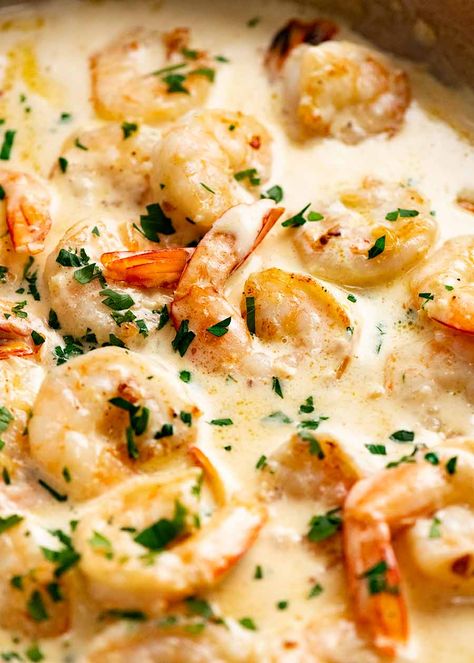 Close up of Creamy Garlic Prawns (Shrimp) in a skillet, ready to be served Prawn Sauce Recipes, Keto Prawns, Prawn Dinner Recipes, Creamy Garlic Prawn Pasta, Prawn Marinade, Scallop Scampi, Garlic Prawn Pasta, Easy Prawn Recipes, Prawn Sauce