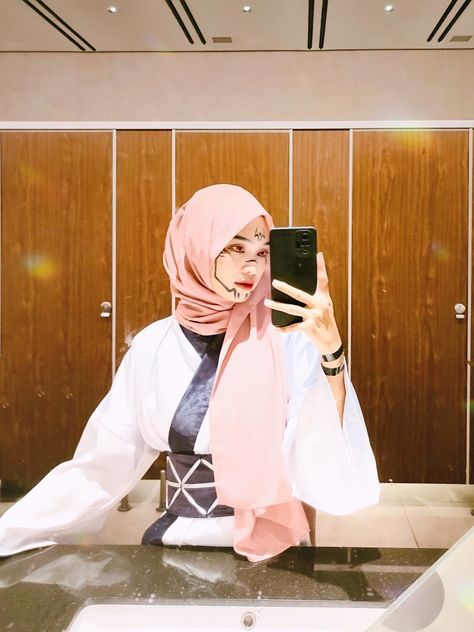 Female Sukuna cosplayer (hijab version) Hijab Cosplay Ideas, Hijab Cosplay Anime, Hijabi Costume Ideas, Hijabi Cosplay, Hijab Cosplay, Sukuna Outfit, Nami Cosplay, Anime Cosplay Ideas, Easy Cosplay