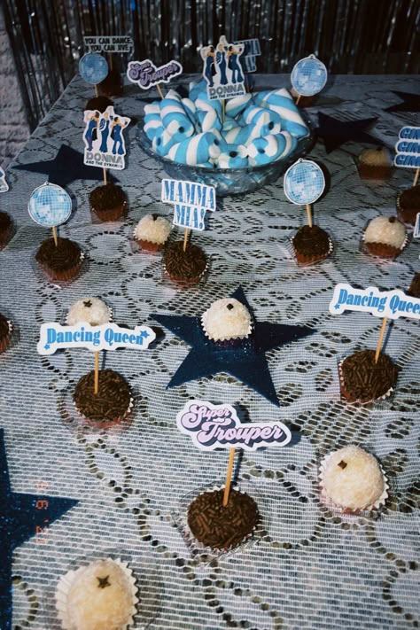 Mamma Mia Themed Snacks, Mamma Mia Diy Decorations, Mama Mia Birthday Theme Ideas, Mama Mia Themed Birthday Party Food, Mamma Mia Snacks, Mamma Mia Aesthetic Birthday, Diy Mamma Mia Decor, Mamma Mia Desserts, Mamma Mia Photo Booth