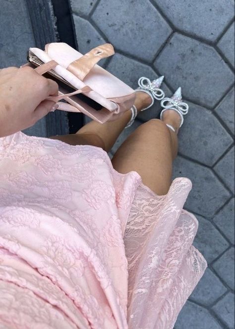 charlotte la bouff aesthetic | the princess and the frog Dress Coquette, Rich Girl Aesthetic, Pink Life, Pink Aura, Malibu Barbie, Pink Bows, Pink Girly Things, Pink Vibes, Blogger Girl