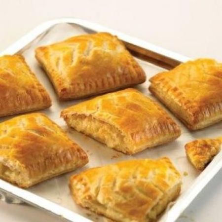 Cheese Pasties, Potato Pasties, Cheese And Onion Pasty, Pasty Recipe, Cornish Pasty, Pasties Recipes, Keju Cheddar, Savoury Pies, Cheese Potato