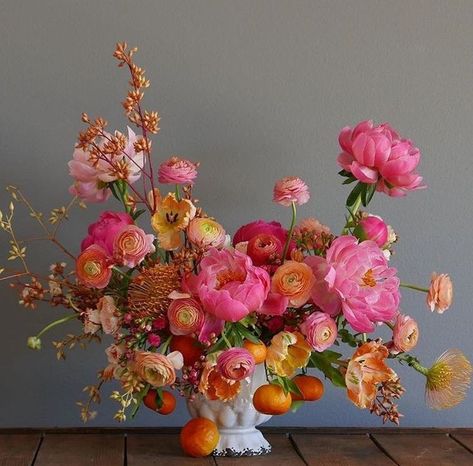 Eccentric Flower Arrangements, Eclectic Floral Arrangement, Pink Flower Arrangements Birthday, Artsy Flower Arrangements, Organic Floral Arrangements, Spring Floral Color Palette, Funky Floral Arrangements, Compote Flower Arrangement, Flower Composition