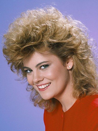 The origin of the '80s fe-mullet just might have been Prince, who rocked his own version of this cascade of curls in the era of Purple Rain. Unfortunately, the look didn't really translate well to women, as is evident in this unfortunate photo of Blair from The Facts of Life. 80s Haircuts, 80s Hair Styles, 80's Hairstyle, 1980s Hair, Trendy We Fryzurach, Beyonce Hair, Dimebag Darrell, Hairstyle Names, 80s Women