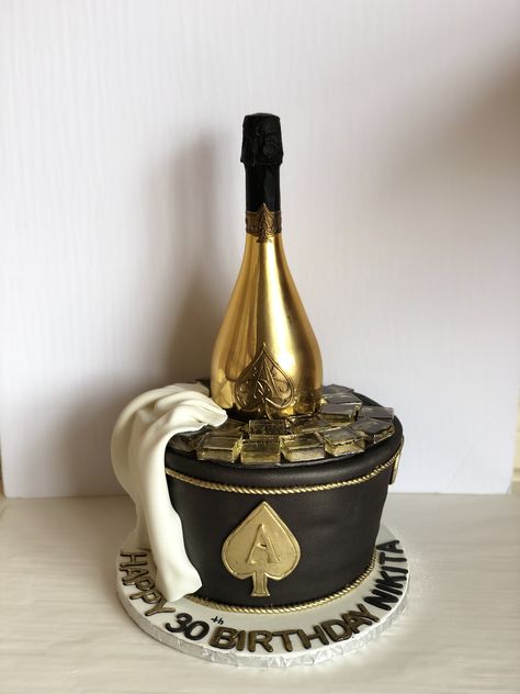 Champagne Armand de brignac ice bucket 30 th birthday cake for guys, men Cake For Guys Men, Luxury Cake For Men, 30 Th Birthday Cake, Birthday Cake For Guys, Cake For Guys, Diva Birthday Cakes, Groomsmen Cake, Groomsman Cake, Cake For Men