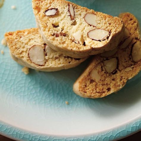 Almond Cantuccini (Mini Biscotti) Mini Biscotti Recipe, Cantuccini Recipe Italian, Mini Biscotti, Cantuccini Recipe, Biscotti Recipes, Almond Biscotti Recipe, Desserts Cookies, Italian Pastries, Italian Pastry