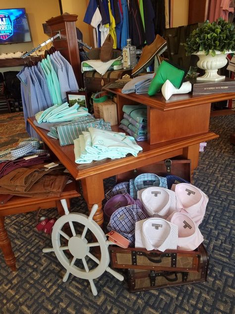 Peter Millar Spring 2018 #petermillar #golf #spring2018 #merchandiser #display Luggage Store Display Retail Design, Suitcase Merch Display, Golf Display Retail, Proshop Displays, Golf Shop Displays, Golf Shop Merchandising Ideas, Tie Display Ideas Visual Merchandising, Golf Merchandising, Golf Shop Displays Visual Merchandising