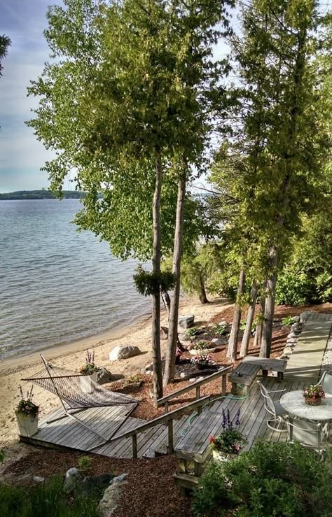 Beach Deck Ideas Outdoor, Lake Beach Landscaping, Lake House Backyard, Lake Deck, Lakefront Cabin, Large Property, Lake Landscaping, Lakeside Beach, Lake Houses Exterior