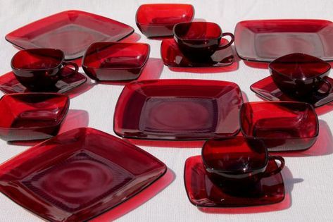 vintage Royal Ruby red glass dishes, Anchor Hocking Charm square plates, cups, bowls set for 4 Red Glassware, Red And White Kitchen, Red Dishes, Royal Ruby, Red Plates, Glass Dinnerware, Antique Glassware, Square Plates, Cups And Saucers