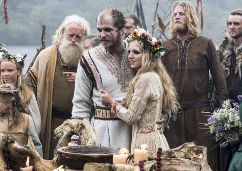 Floki and Helga's wedding Lagertha Costume, Floki Viking, Jefferson Hall, Floki Vikings, Viking People, Vikings Lagertha, Gustaf Skarsgard, Nordic Wedding, Vikings Season