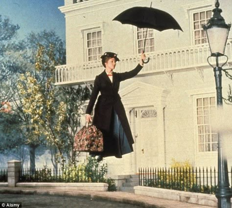 Mary Poppins Aesthetic, Aesthetic Movie Scenes, Merry Poppins, Mary Poppins Movie, Disney Mary Poppins, Mary Poppins Party, Mary Poppins 1964, Etihad Airways, Images Disney