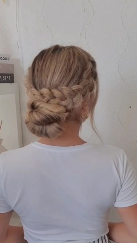 Hairstyles For Big Heads, Simple Updos For Long Hair For Work, Simple Prom Hair, Guest Hair, Easy Hair Updos, Hair Upstyles, Wedding Guest Hairstyles, Hair Tutorials For Medium Hair, Long Hair Updo