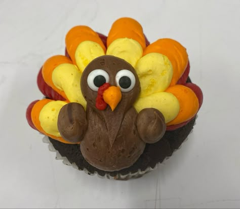 Turkey Cupcake Pullapart, Thanksgiving Cupcakes Turkey, Thanksgiving Day Cupcakes, Easy Turkey Cupcakes, Turkey Decorated Cupcakes, Thanksgiving Turkey Cupcakes, Mini Thanksgiving Cupcakes, Cupcakes Decoration Thanksgiving, Turkey Pull Apart Cupcakes