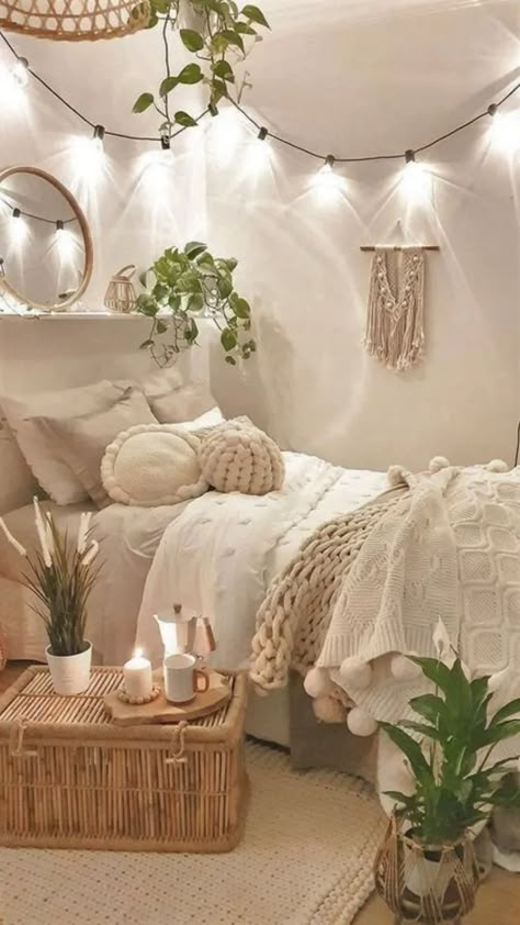 25 Cool Bedroom Ideas for Teen Girls - Raising Teens Today Teen Room Ideas, Aesthetic Bedrooms, Cute Bedrooms, Aesthetic Bedroom Ideas, Girls Room Ideas, Casa Country, Aesthetic Room Ideas, Boho Bedroom Ideas, Cute Rooms