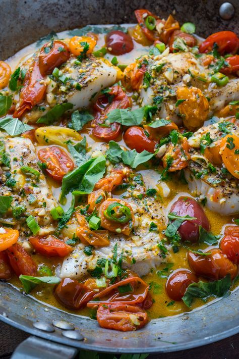 Cod in a Tomato Lemon Butter Sauce Light Seafood Recipes, Summer Fish Recipes, Butter Cod, Cod Fish Recipes, Closet Cooking, Food Cookies, Recipes Summer, Resep Diet, Lemon Butter Sauce