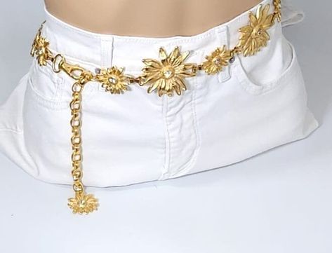 Vintage 80s Gold Tone Statement Chain Link Belt, Sunflower With Crystals Chain Link Belt Gold Chain Belt, Gold Belt, Chain Belts, Gold Belts, Grade 8, Clothes Shopping, Crystal Chain, Waist Chain, Chain Belt