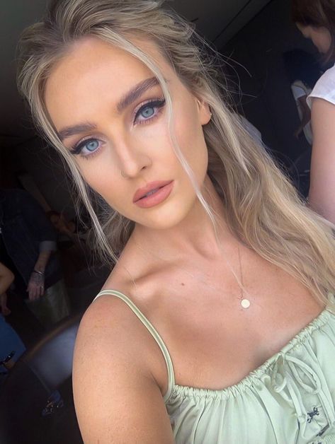 Best Perrie Fashion on Twitter: "Good morning to perrie louise edwards only… " Jesy Nelson, Perrie Edwards, Girls Rules, 1st Day, Little Mix, Girl Bands, Girl Crush, Pretty Woman, Hair Inspiration