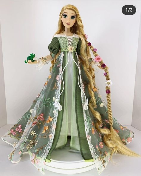 Adollthing dress based on Tangled Rapunzel concept art Rapunzel Concept Art, Rapunzel Cosplay, Disney Barbie Dolls, Rapunzel Costume, Accessoires Barbie, Rapunzel Dress, Fantasia Disney, Disney Princess Dolls, Tangled Rapunzel