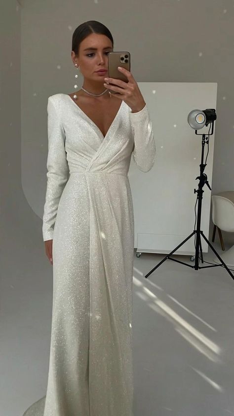 White Long Sleeve Wedding Dress, White Dress Classy, Simple Elegant Dress, Long Sleeve Wedding Dress, Simple Gowns, Formal Dresses With Sleeves, Minimalist Wedding Dresses, Women Dresses Classy, Long Evening Dress