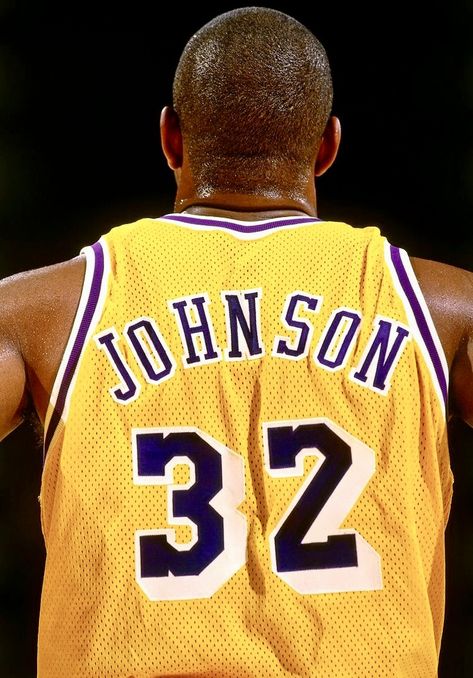 Magic Johnson Wallpaper, Lakers Cap, Showtime Lakers, Basketball History, Basketball Is Life, Magic Man, Nba Wallpapers, Nba Pictures, Nba Legends