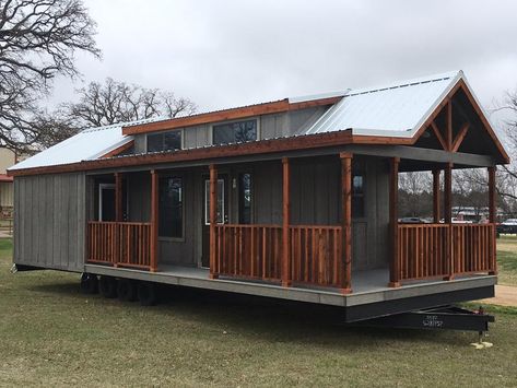 Meadowview Fireplace Cabin, Small House Living, Park Model Rv, Porch Outdoor, Park Model Homes, Tiny House Interior Design, Best Tiny House, California Modern, White Picket Fence