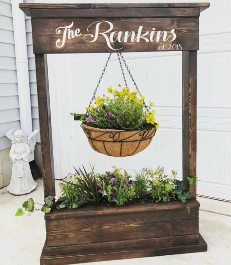 Personalized flowerbox Welcome Planter, Wood Toys Plans, Wood Projects That Sell, Cool Wood Projects, Diy Plant Stand, Easy Wood Projects, Front Porch Decorating, Wooden Projects, Wood Creations