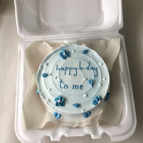 #minicake #bento #bentocake #bluecake #bdaycake #bdaygirl #blue #whiteandblue #cake #boussada #bleu #fleurie Blue Bento Cake, Small Birthday Cakes, Bento Cakes, Blue Cakes, Bday Girl, Mini Cake, Happy B Day, Mini Cakes, Birthday Cakes