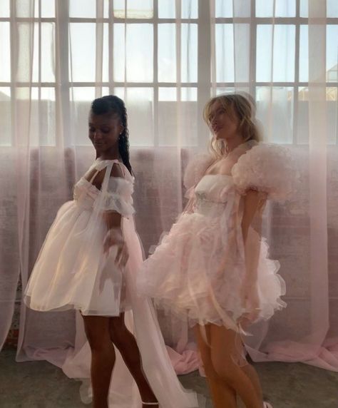 "just a bit more @selkie ss 23 content for you 🎀🦄☁️" Selkie Dress, Academy Award Winners, Puff Dress, September 16, Fashion Show, Flower Girl Dresses, Fashion Dresses, Hollywood, Actresses