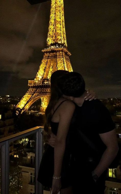 Paris Honeymoon Hotel, Paris Relationship Aesthetic, Couple In Europe, Dream Relationship Aesthetic, Luxury Couple Aesthetic, Romantic Places For Couples, Honey Moon Places, Romantic Locations, Couples Paris